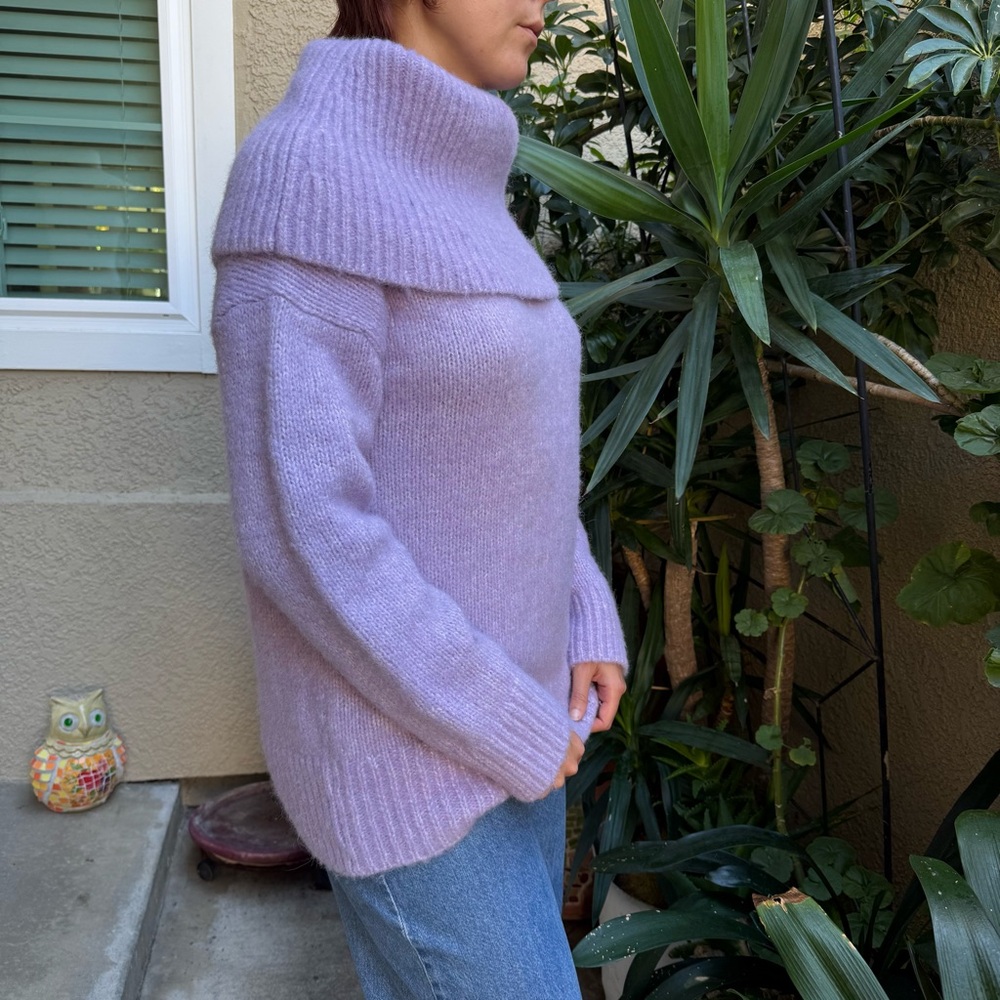 Vintage Banana Republic 51% Alpaca Lilac Cowl Neck Knit Sweater